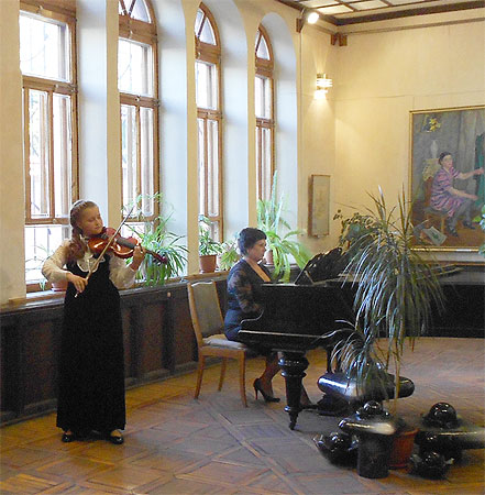 p352.jpg (65236 bytes)