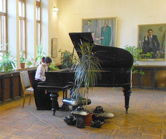 p353.jpg (72253 bytes)