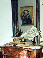 2hmus04a.jpg (17114 bytes)